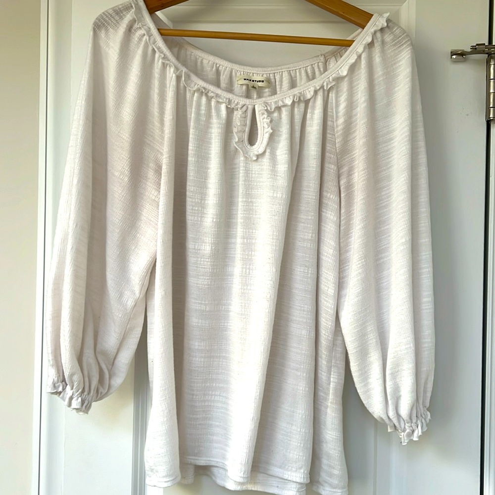 White Max Studio along sleeved blouse